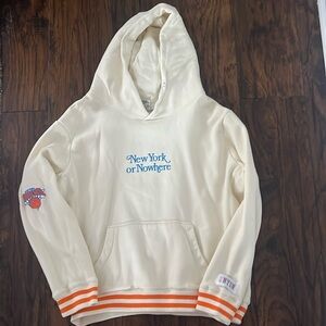 NYON x NY Knicks Collab
Size: Large
Off White Coloring
Gently Used